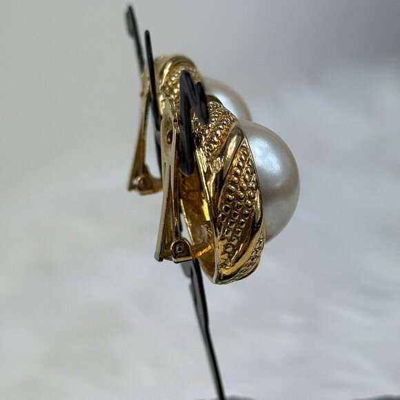Vintage Heavy Gold Tone & Faux Pearl Clip On Earrings Textured Swirl Classic - Picture 4 of 8